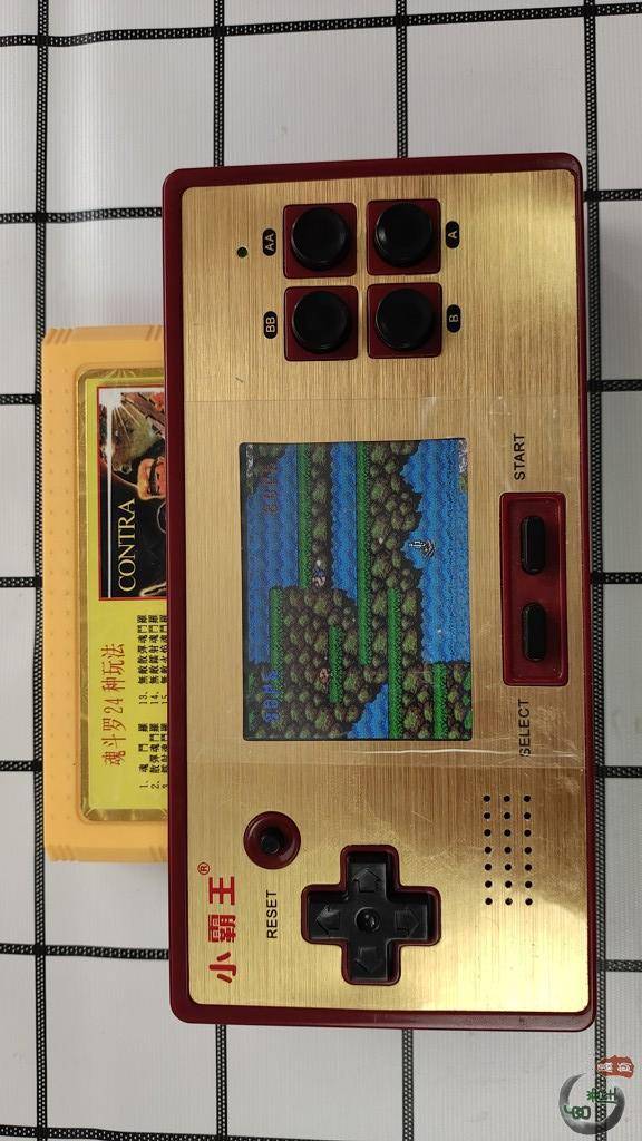 当时真的脑抽买了这款小霸王游戏掌机没怎么玩就成了电子垃圾