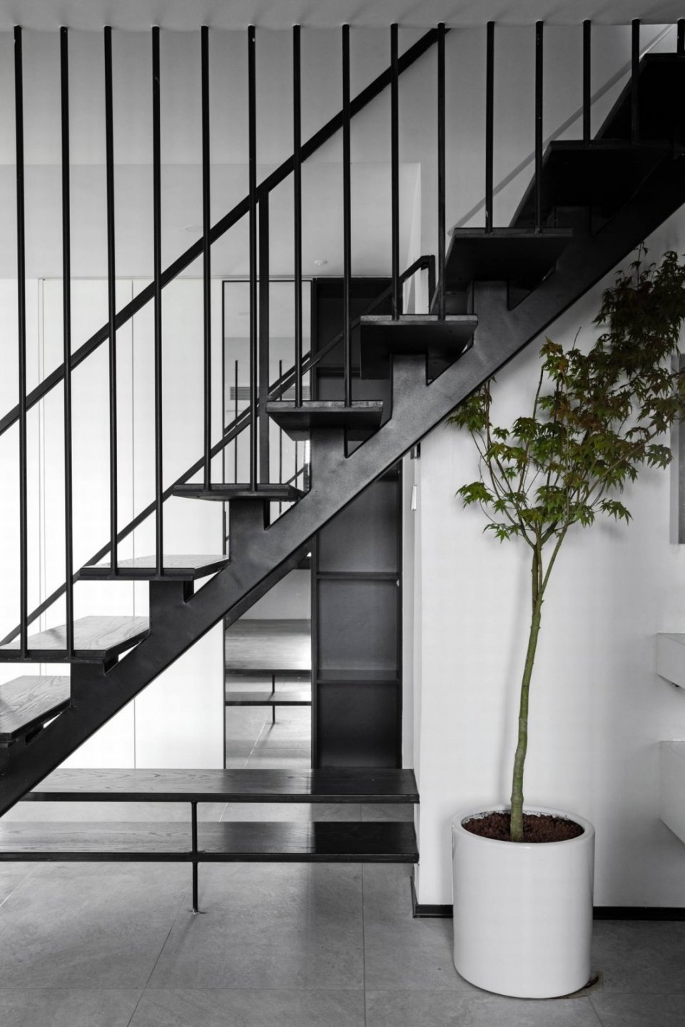 男青年的独居空间:180㎡极简黑白灰,坚持自律,享受简单生活!