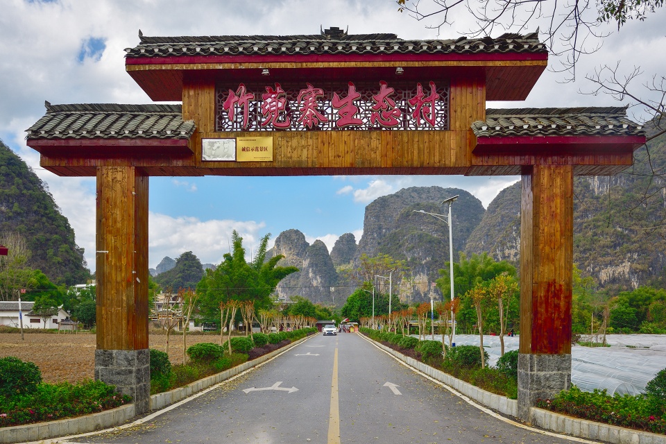 遇龙河边邂逅最美乡村家家户户花园洋房无愧世界一流自然遗产