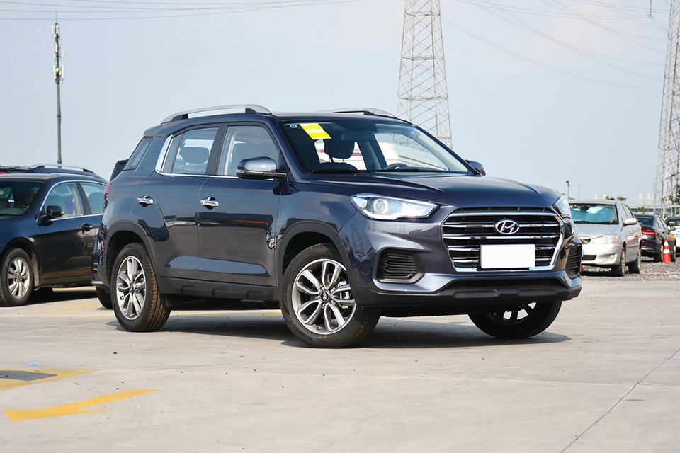 现代ix35是北京现代在2010年推出的紧凑型suv,当年适合本田crv(配置