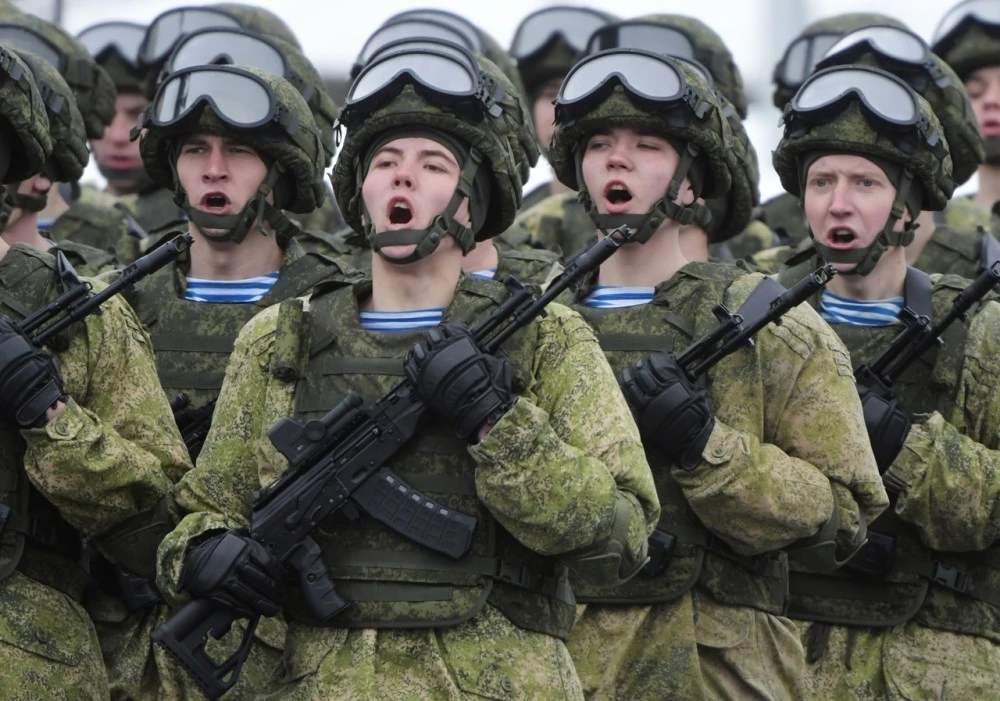 俄罗斯王牌空降兵进入白俄罗斯全年在前线演习