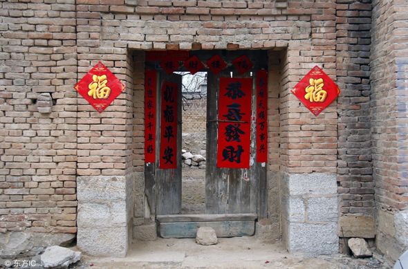 宅西有路,财神光顾.