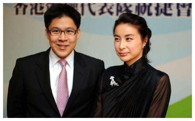 霍英东与吕燕妮出殡两个细节可看出霍启刚的地位