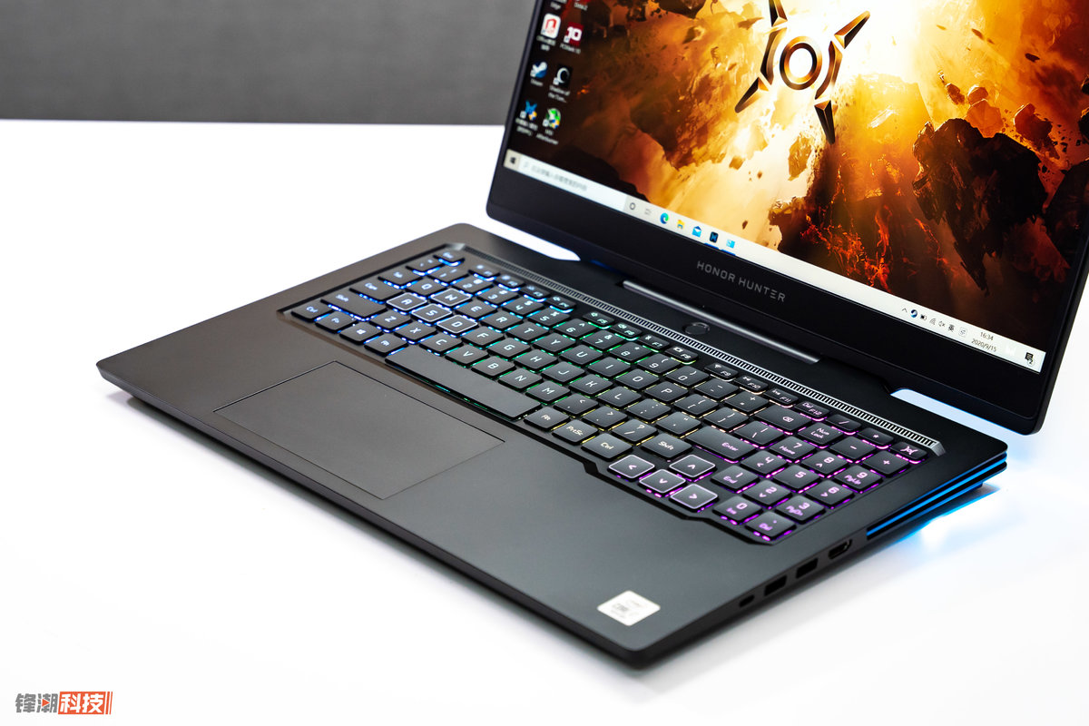 荣耀猎人游戏本 v700 图赏:风谷助力下的满满电竞风