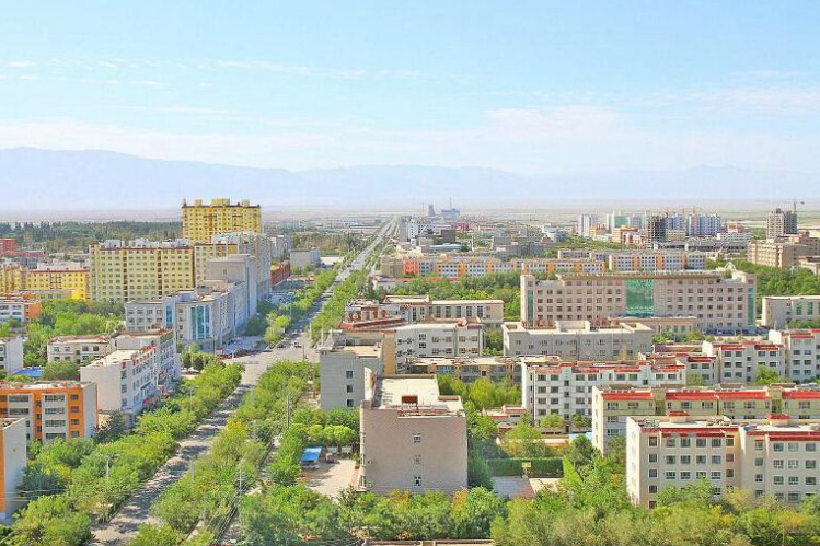 此地紧挨哈密市和且末县,是一座占地面积为20