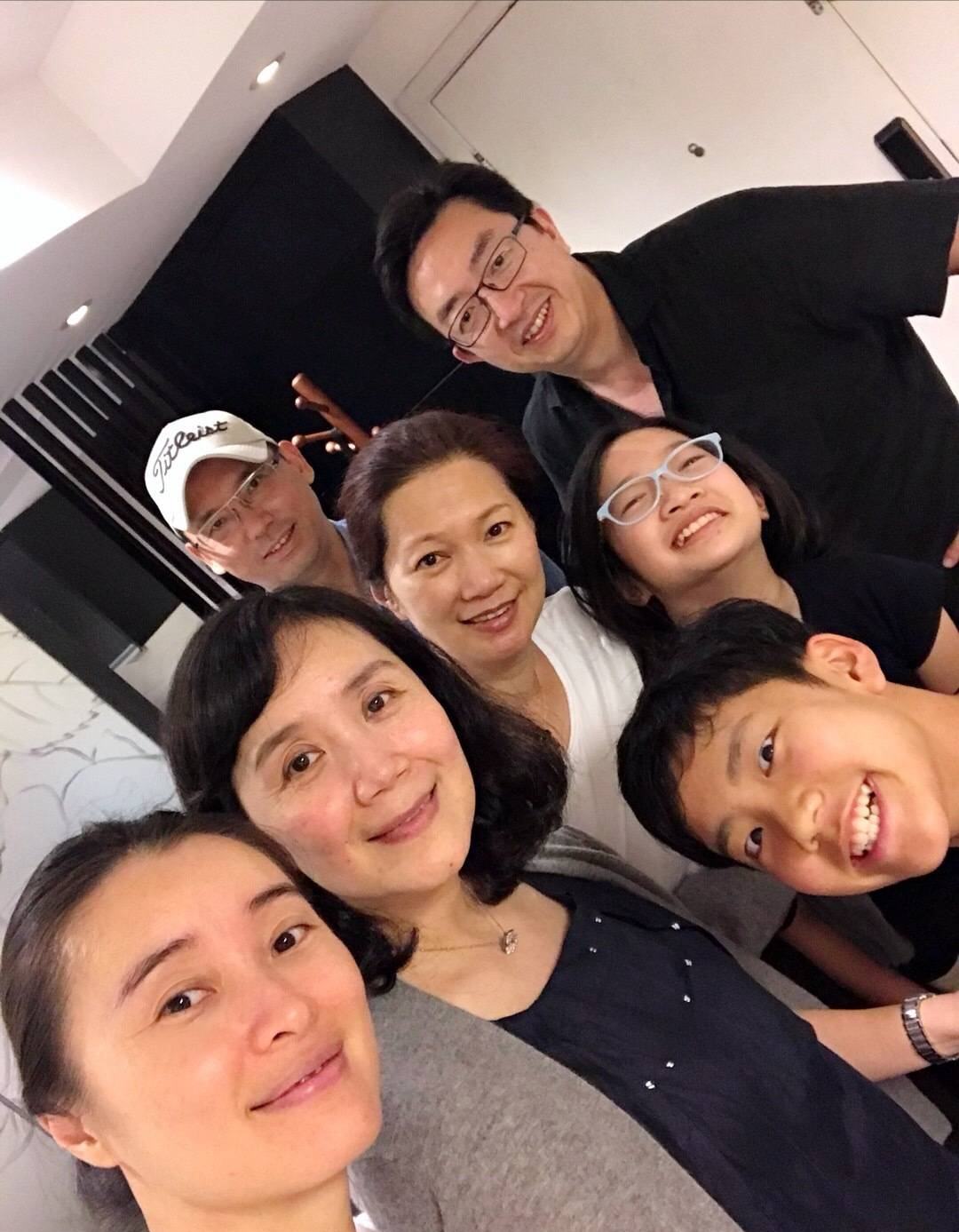 严晓频演北京人在纽约而出名嫁给初恋后生下两子很幸福
