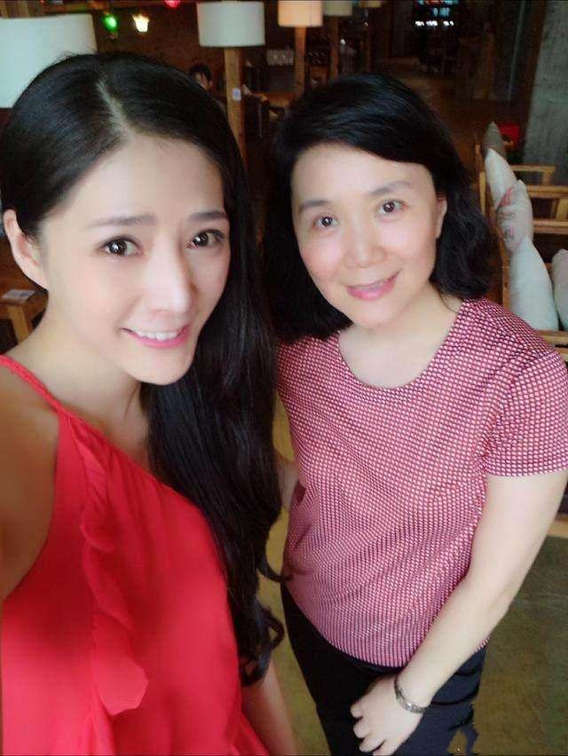 严晓频演北京人在纽约而出名嫁给初恋后生下两子很幸福