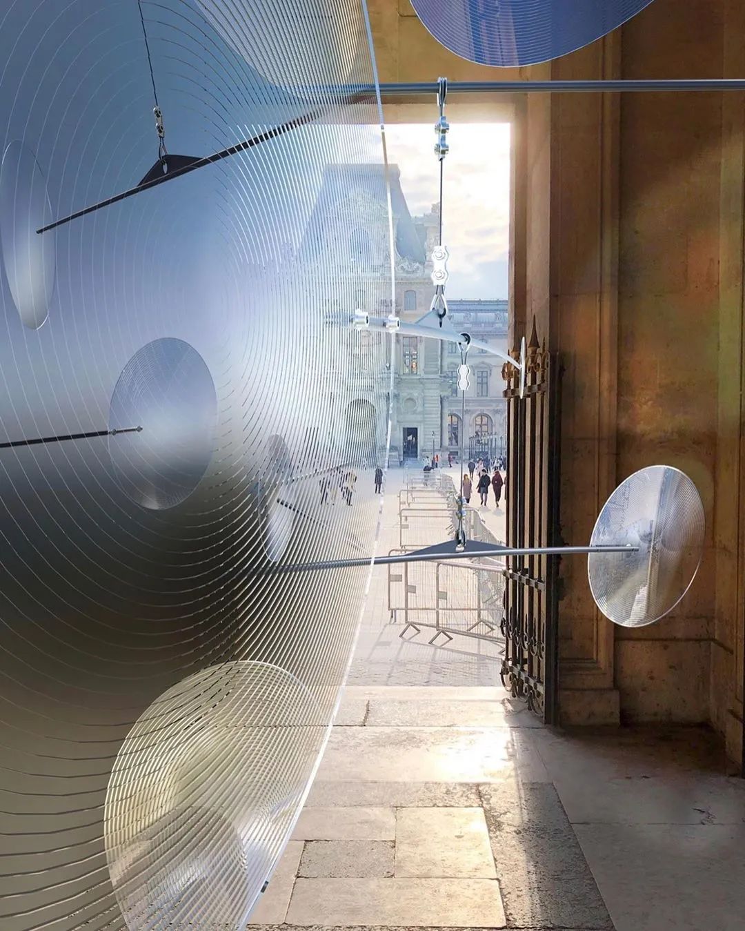 壁纸| 镜面装置打造的奇幻视效