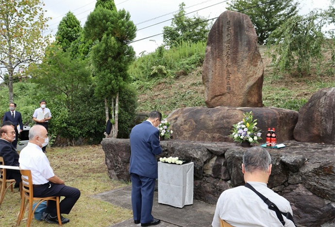 日本官员带绍兴酒赴矿山遗址祭奠，12名中国劳工埋骨于此