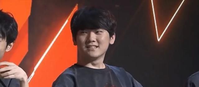 jkl休赛期猛胖10斤这鼓鼓囊囊的腮帮子像极了神