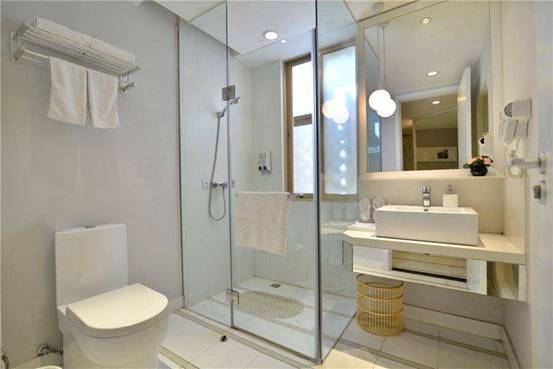 五星级天价酒店夫妻洗澡发现摄像头，酒店方回应：我们在负责监工休闲区蓝鸢梦想 - Www.slyday.coM