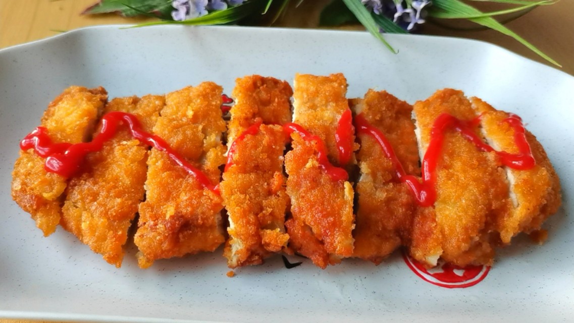 十里飘香的香酥鸡排,金灿灿,外酥里嫩,非常诱人,简单易上手