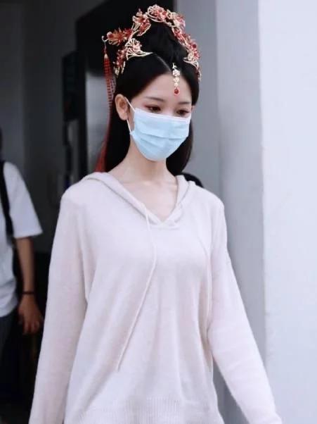 《皓衣行》陈瑶再演女一,精致妆容引网友关注,风头盖过两位男主