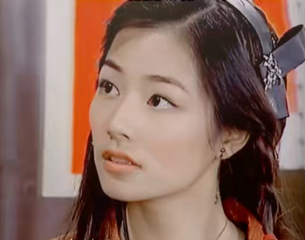 陈怡蓉也是我们童年的女神之一,凭借《熏衣草》人气飙升,她的古装代表