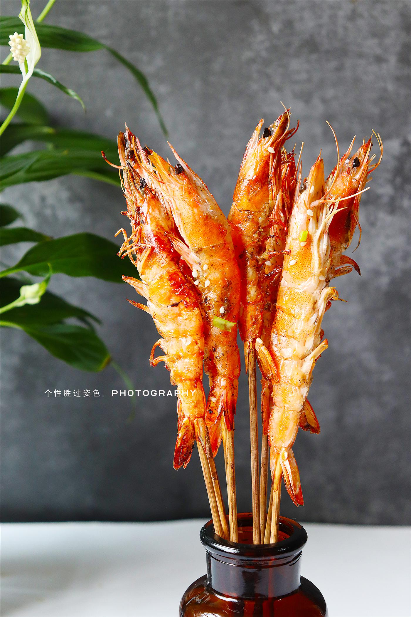 在家做椒盐串串虾酥脆可口连虾壳都可以嚼碎了吃掉