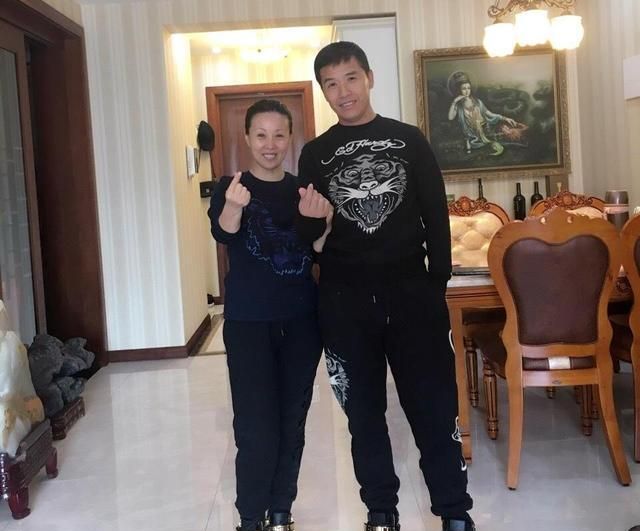 就在2007年,团里突然告诉关小平,"因为演员太多了,你就暂时离开吧,但