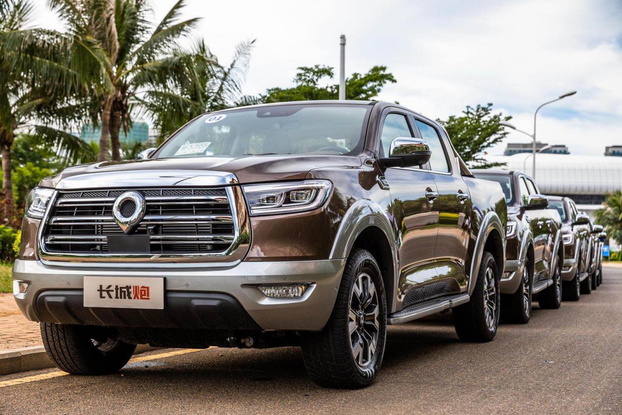 试驾量产最大扭矩皮卡长城炮柴油8at