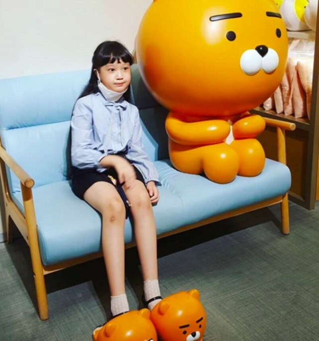 请回答1988"珍珠"近照曝光,小吃货长成瓷娃娃长腿美少女