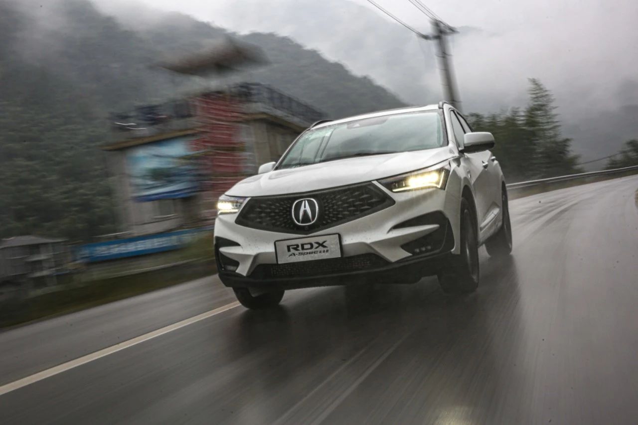 关键词: 试驾评测中级车评测讴歌广汽讴歌讴歌RDX我要反馈