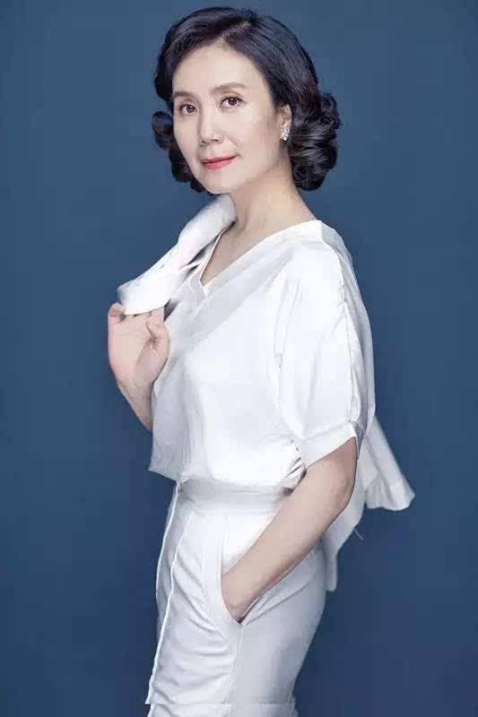 严晓频演北京人在纽约而出名嫁给初恋后生下两子很幸福