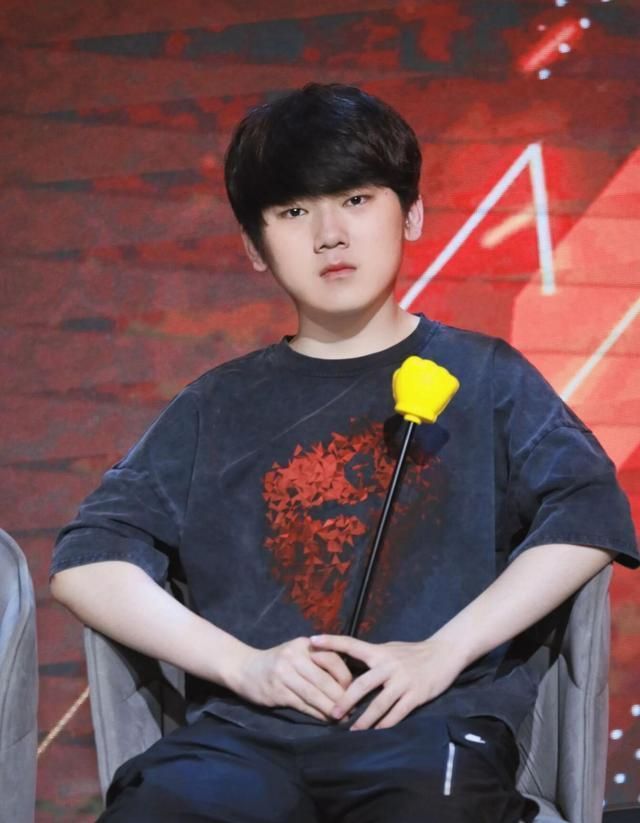 jkl休赛期猛胖10斤这鼓鼓囊囊的腮帮子像极了神