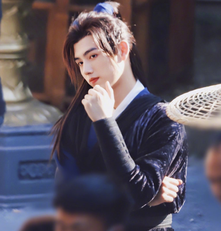 陈飞宇皓衣行杀青看清路透造型和罗云熙情侣装的节奏