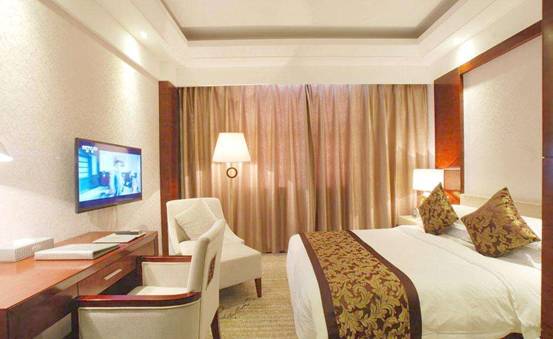 五星级天价酒店夫妻洗澡发现摄像头，酒店方回应：我们在负责监工休闲区蓝鸢梦想 - Www.slyday.coM