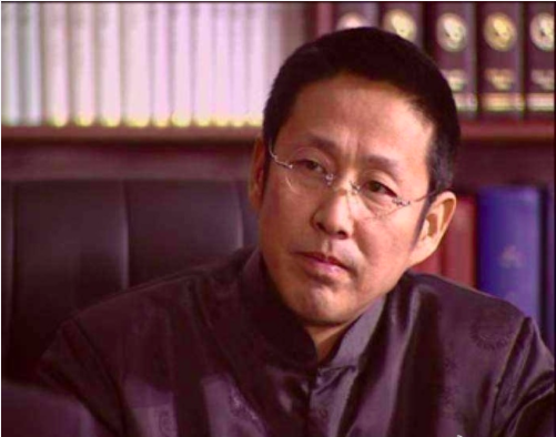 眼镜一戴,看起来更坏!这九位剧中的斯文败类式反派,你还记得吗