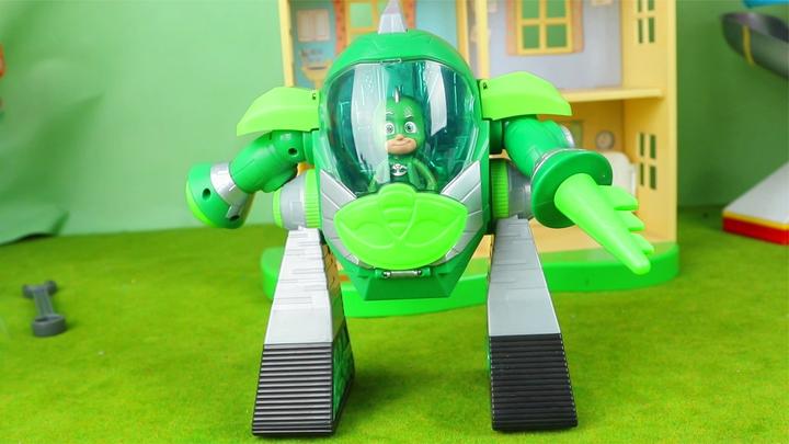 睡衣小英雄 飞壁侠的机器战士玩具分享