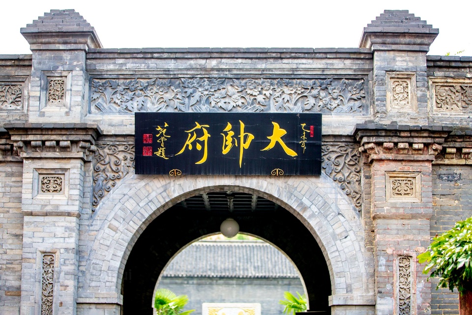 张氏帅府张作霖死后张学良在这里办公东侧不远住着赵四小姐