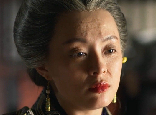 女星挑战老年妆,关晓彤不再少女,看到孙俪:心里害怕极了