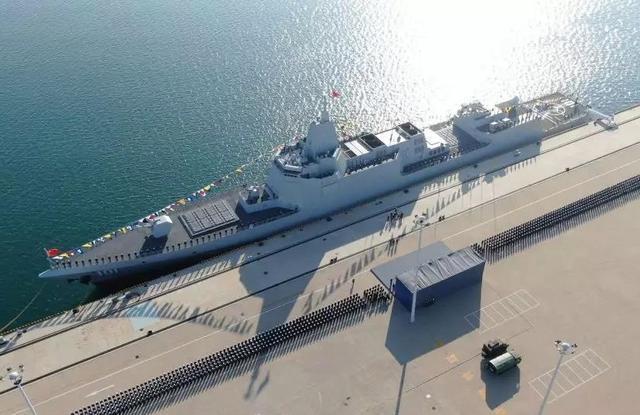 目前我国首批出现的055型驱逐舰已经全部下水,第二批的055型驱逐舰还