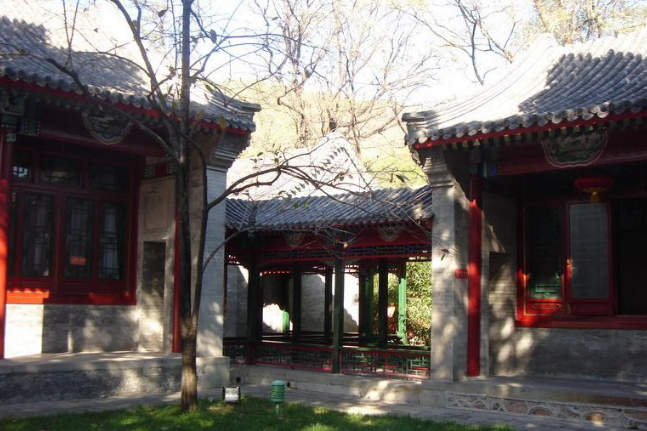 宅院并不是当时礼亲王的宅院,而是但是新选址修建的一座王府,原为康府