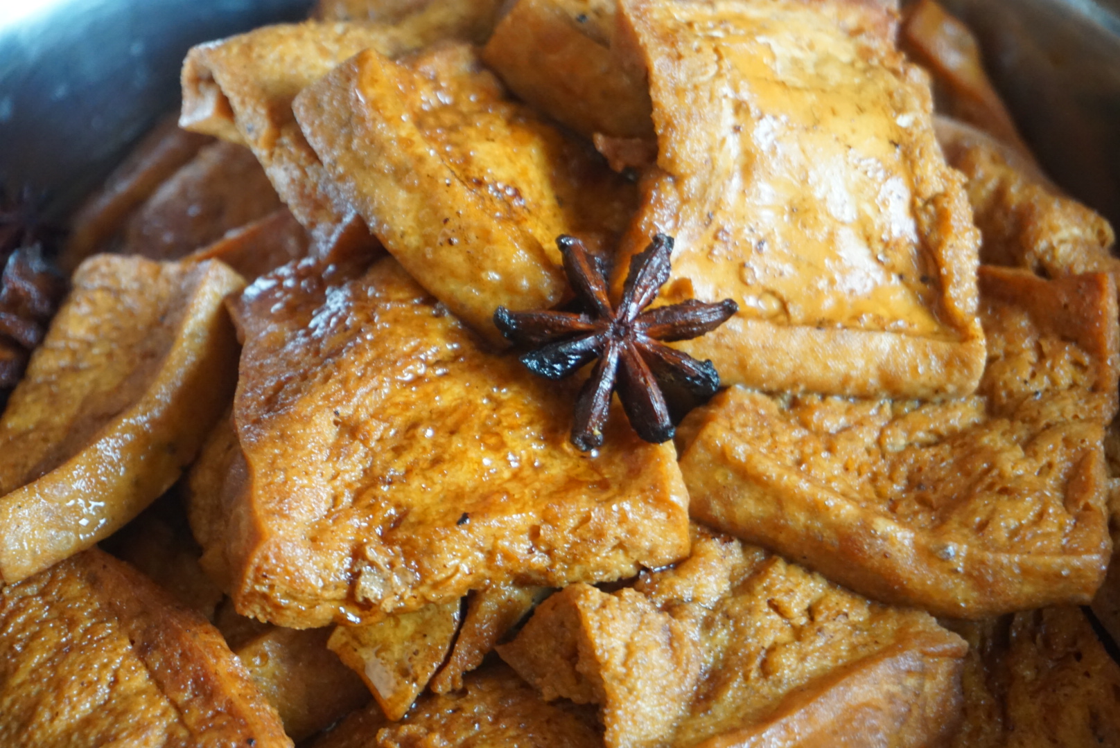 一块嫩豆腐做成经典卤豆干网红零嘴简单又好吃成本5元做1盘