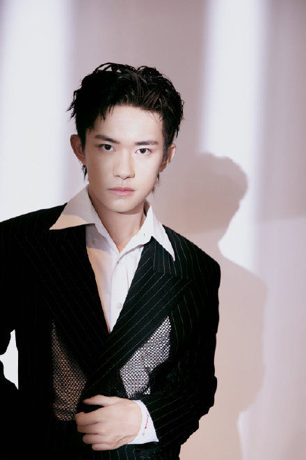 肖战|大背头|小哥哥_新浪新闻