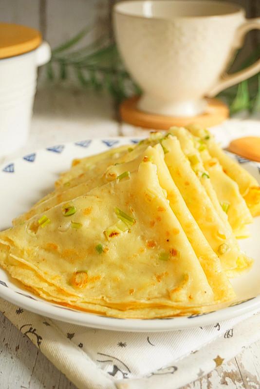 又薄又软的鸡蛋饼,面粉和水的比例很重要,营养早餐15分钟就上桌