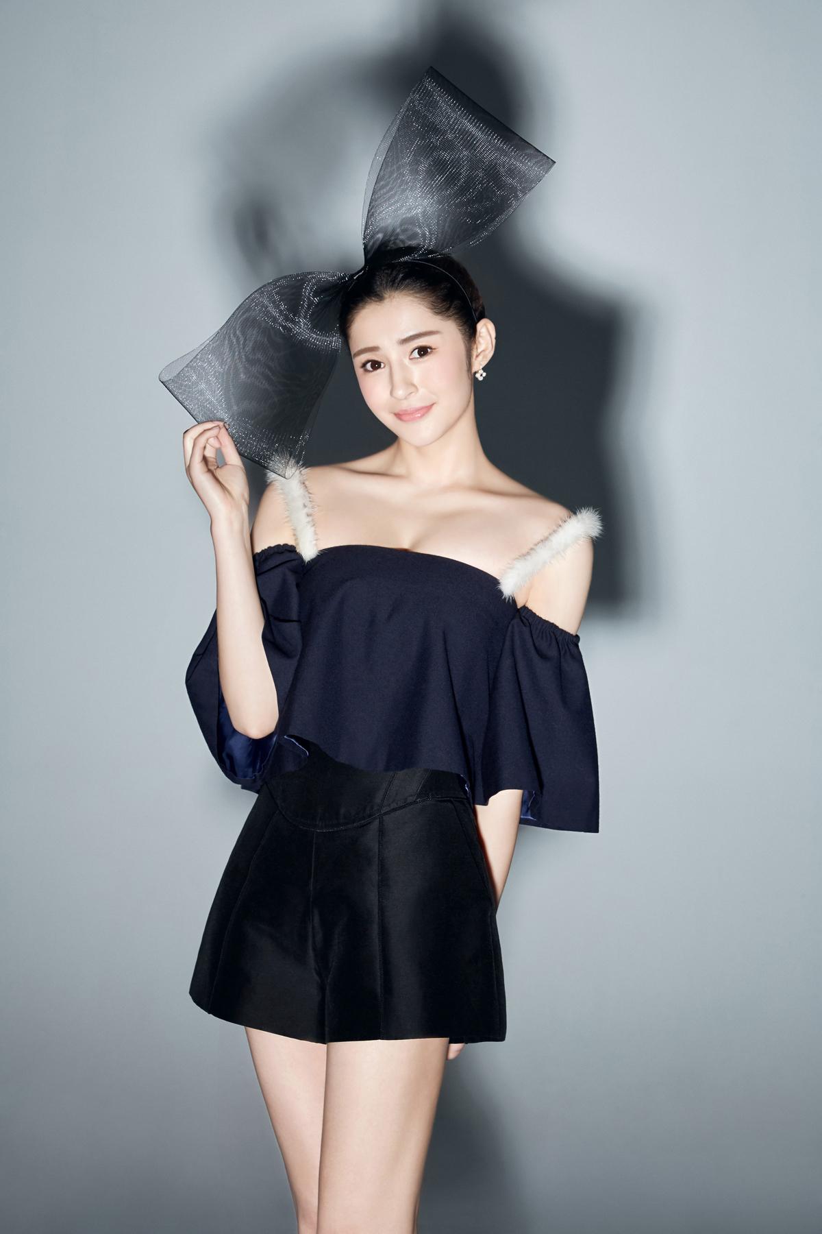 最美反派李心艾变化大!135斤穿唐装街头跳舞超自信,身材丰腴