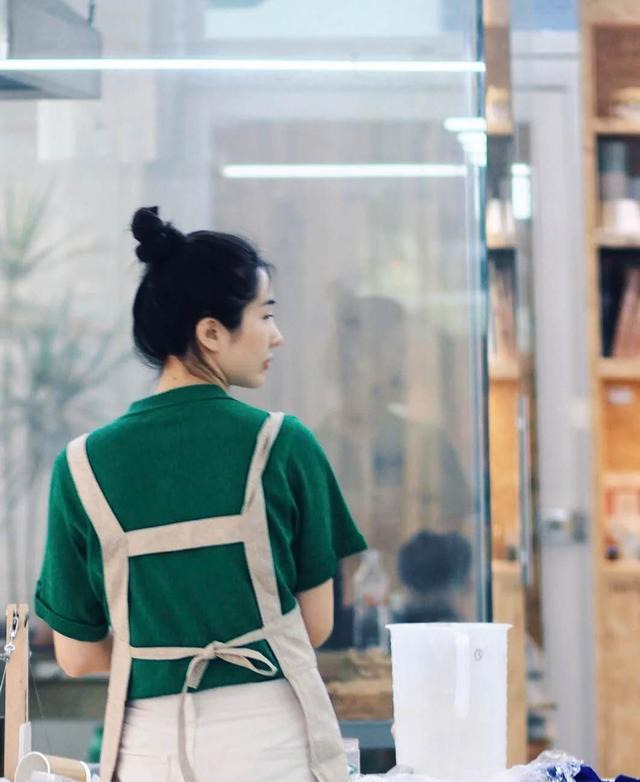 董花花张大奕风格互换?后者走起了成熟风,前者开始扎丸子头!