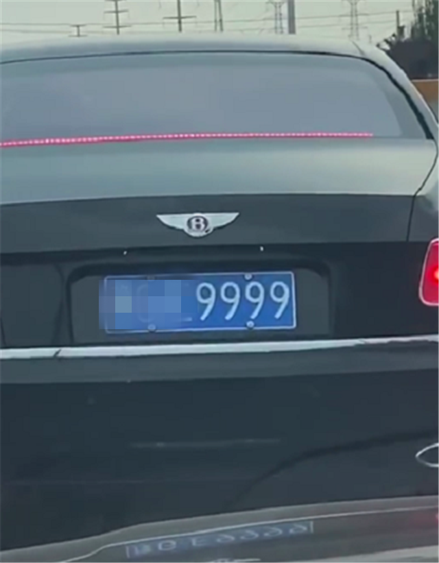百万宾利挂9999车牌牌就值7位数车主新乡某董事长