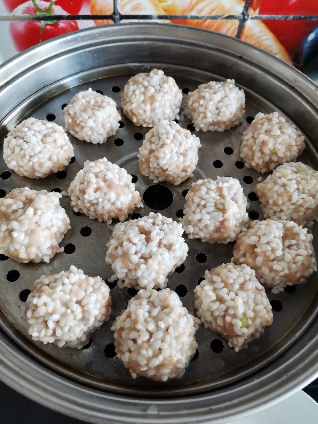 莲藕上市了,买了一节做珍珠丸子,清脆香嫩