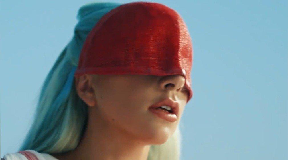Lady Gaga新单《911》MV,这才是打开方式吧_新浪新闻