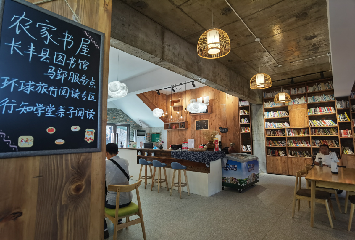 新华社记者 朱青 摄融亲子教育和乡村生活体验为一体的田园综合旅游