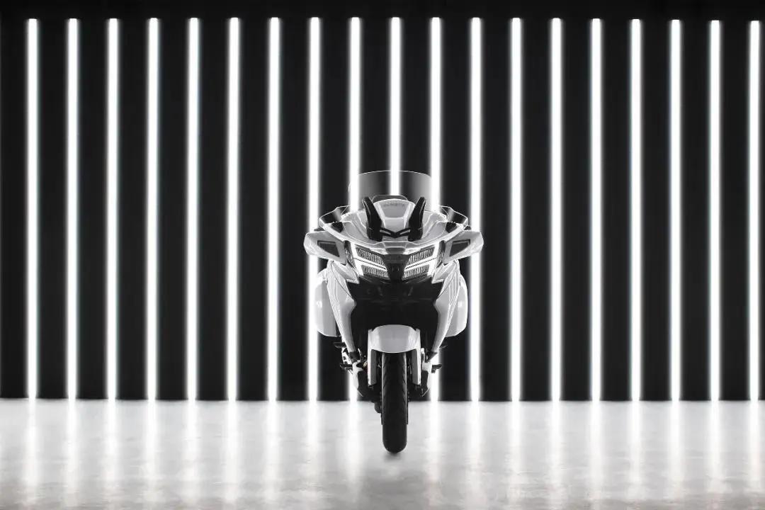 定了,春风摩托摩博会上官宣,春风1250trg旅行车明年上半年上市