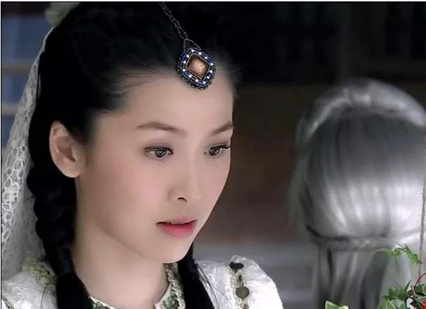 叶璇在《封神榜》中温柔善良,美丽清纯,单纯随和的莲花.
