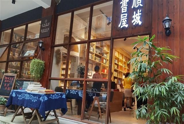 乐山城区顺城街藏了一个公益书屋 感受地道的乐山文化!