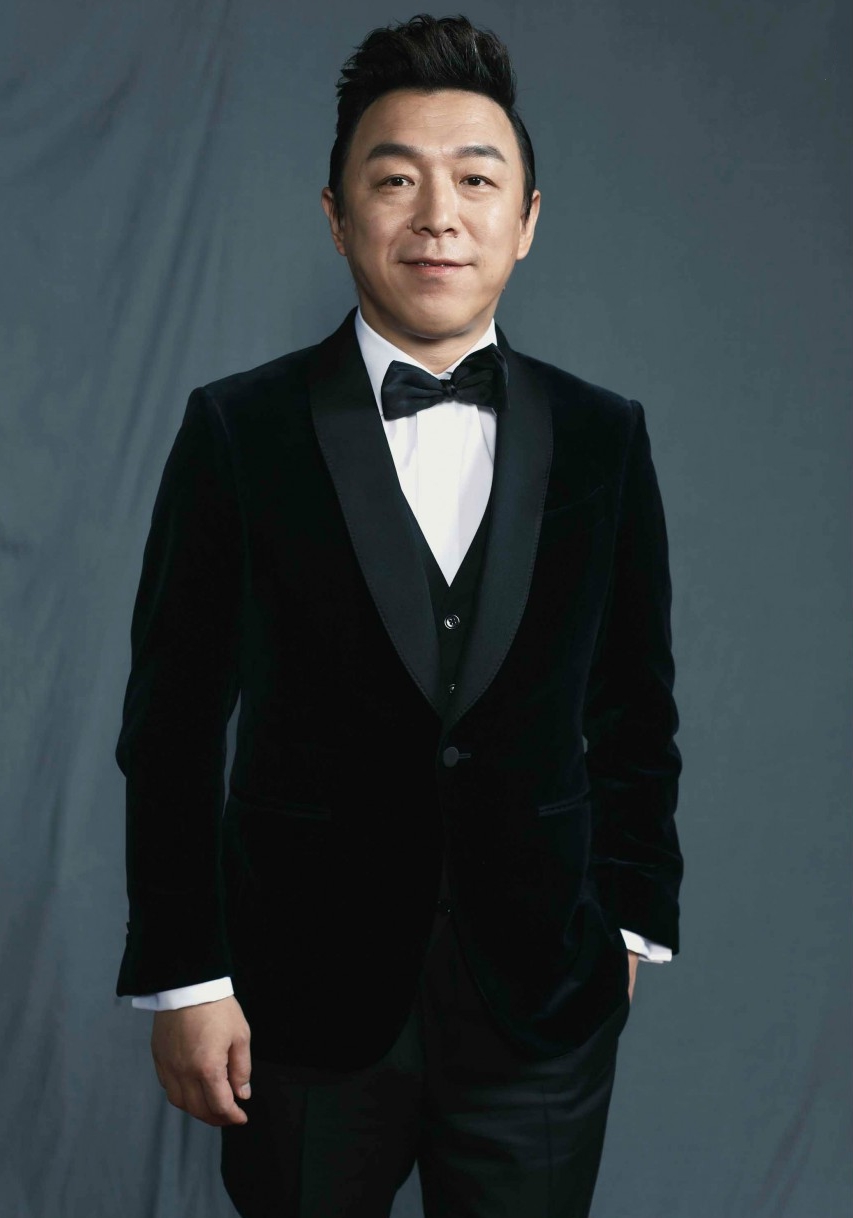 电影票房奇迹!七位百亿先生风光无限,成龙古天乐谁会最先过百亿