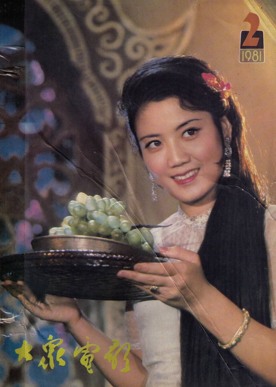 年轻时的李秀明眉清目秀清纯水灵是一个非常难得的电影明星