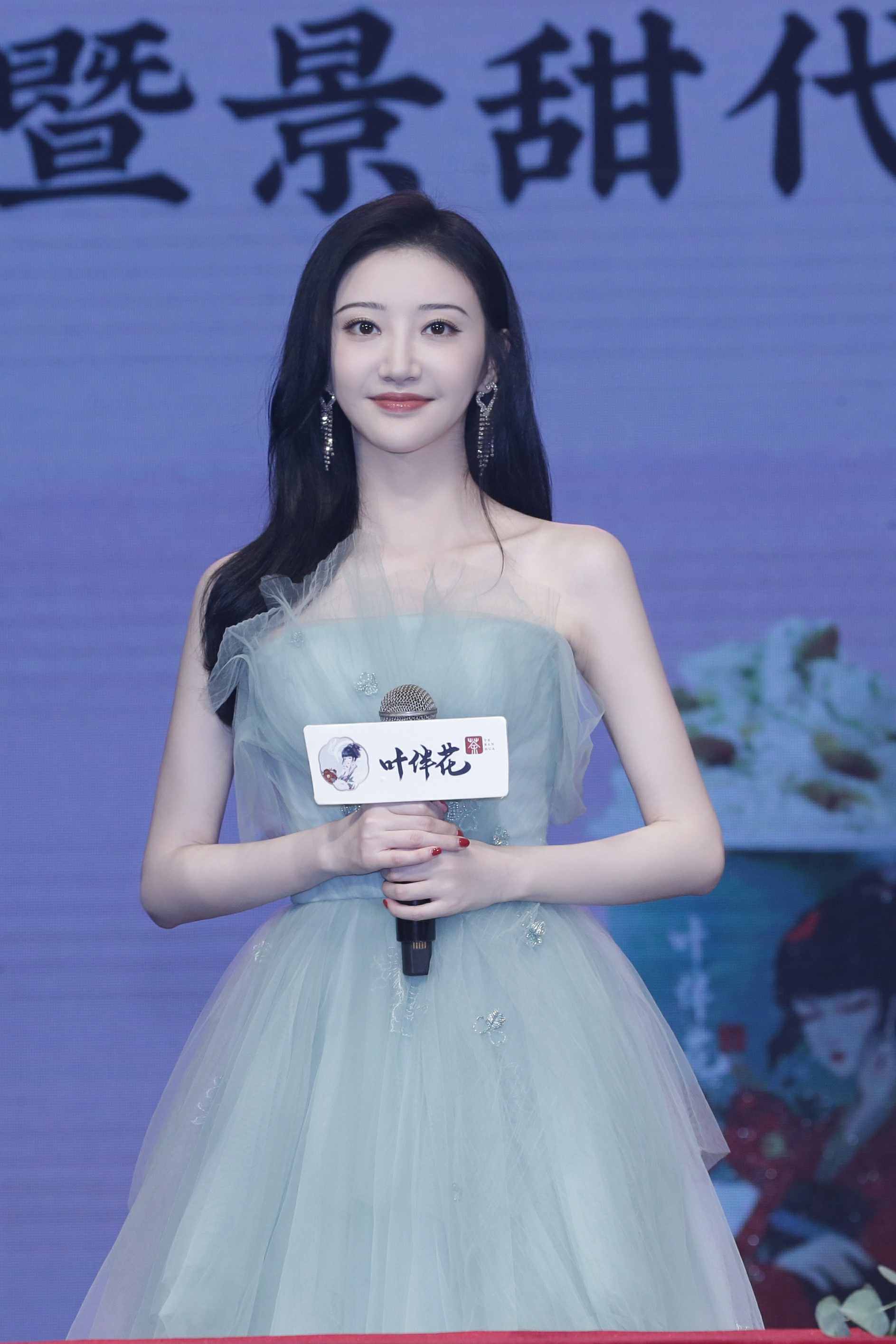 鲜茶引领新味觉叶伴花邀景甜出任全新代言人