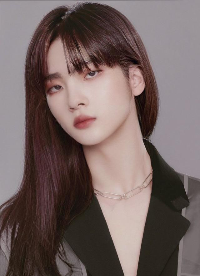 r1se成员若换女装,焉栩嘉日系,刘也高冷女王,任豪电影大女主|焉栩嘉