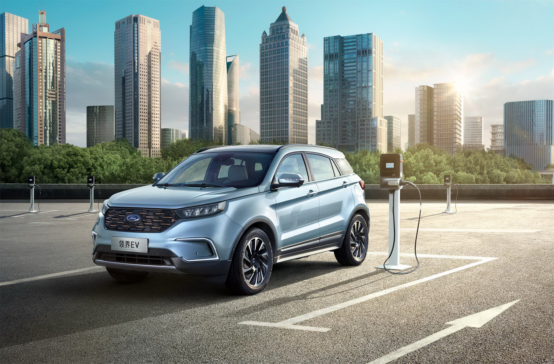 福特领界ev2020款将工况续航里程提升至435公里